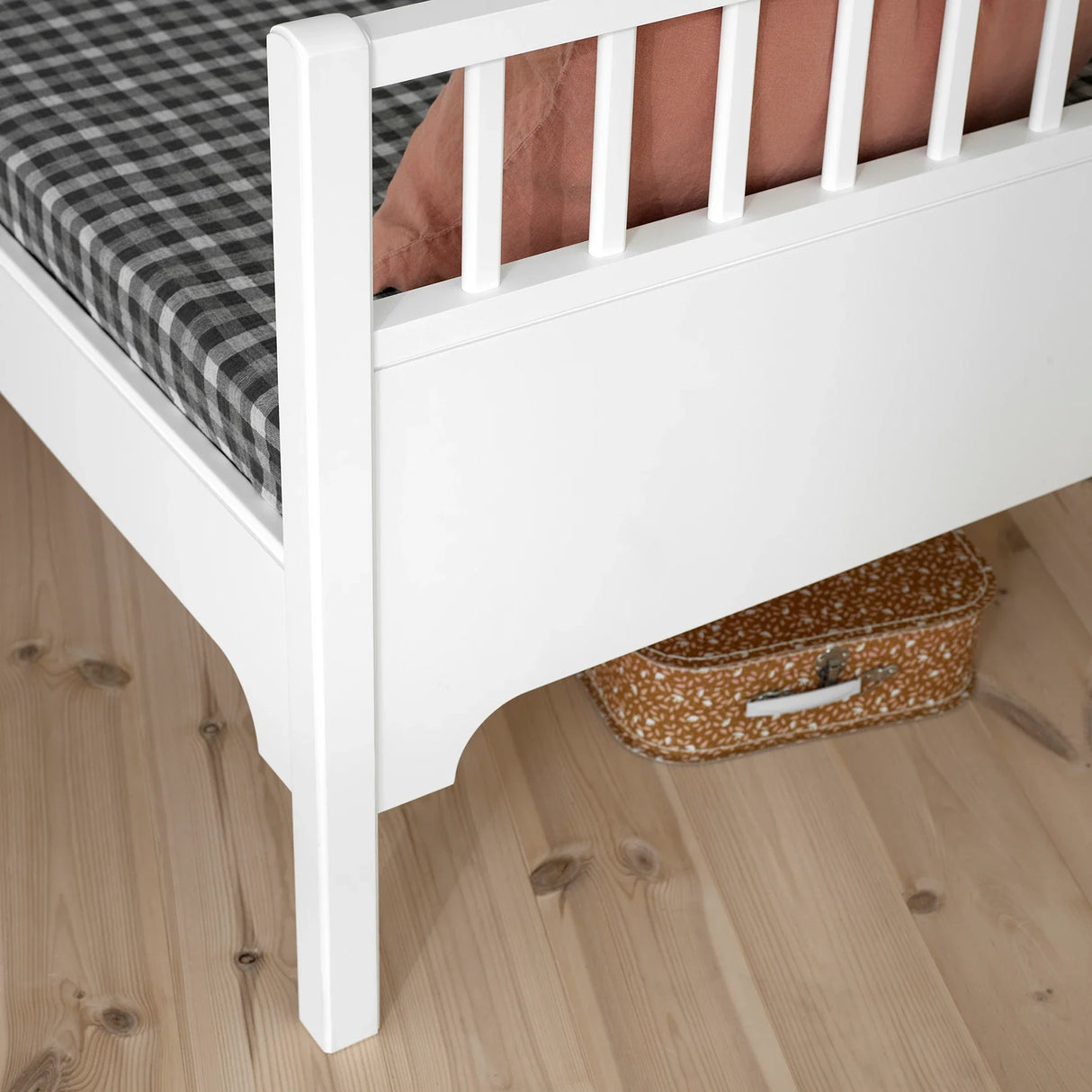 Oliver Furniture Seaside Classic Junior Day Bed in White