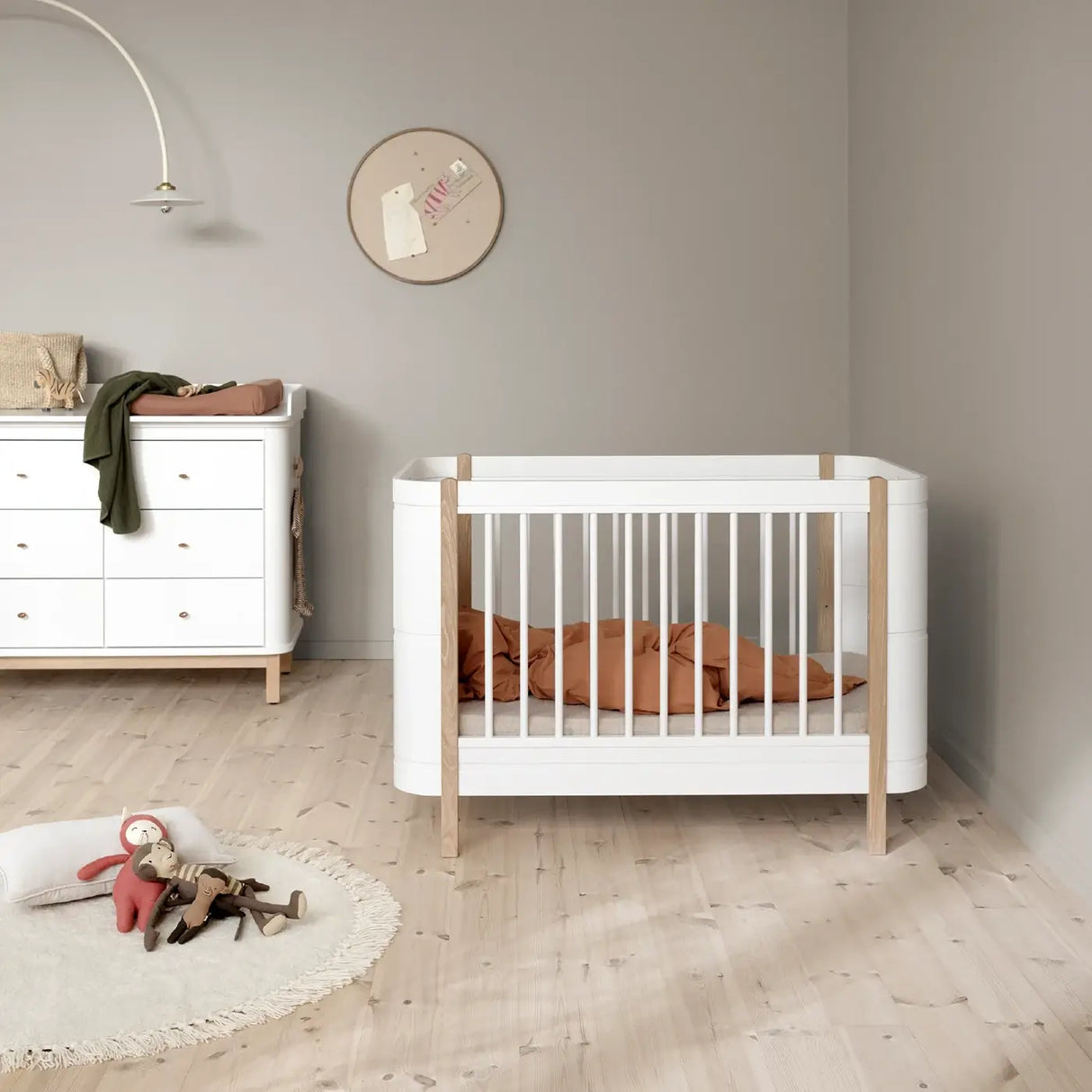 Oliver Furniture Wood Mini+ Cot in White/Oak